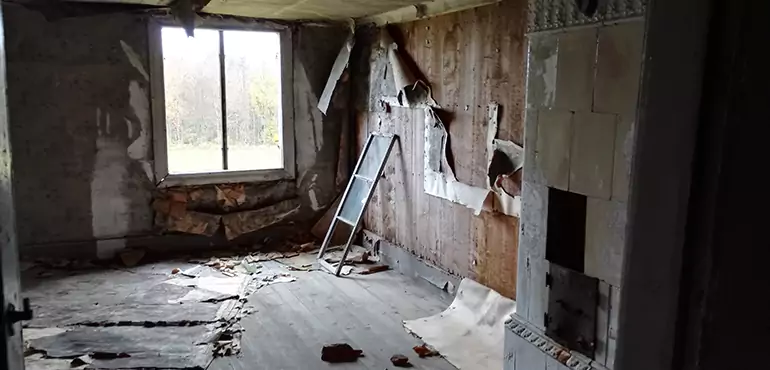 Why Selling a Distressed House Through Traditional Methods Fails in Toledo